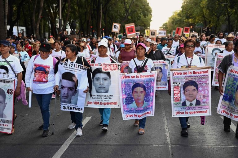 Mexico |  Protesters demand justice nine years after the disappearance of 43 students