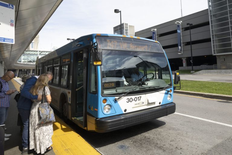 Montreal-Trudeau Airport |  The STM will test the purchase of transport tickets with a telephone