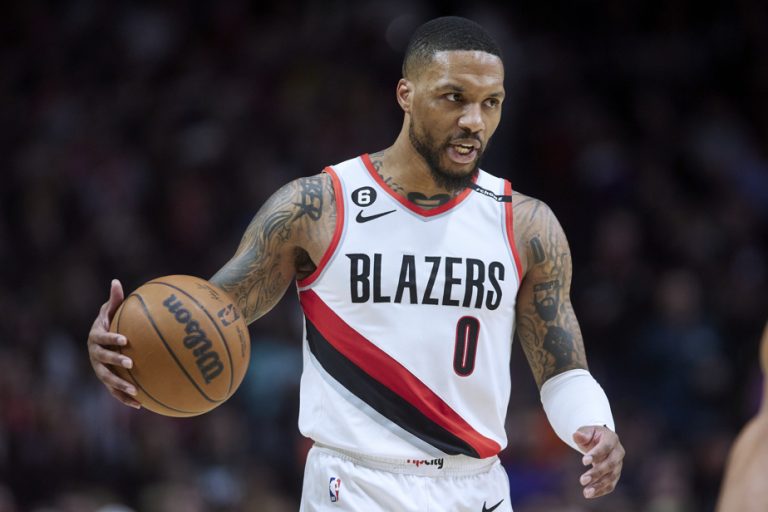 NBA |  Damian Lillard traded to Bucks