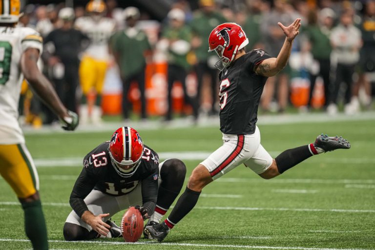 NFL |  Falcons defeat Packers 25-24