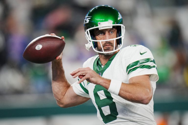 New York Jets |  Aaron Rodgers operated on for torn Achilles tendon