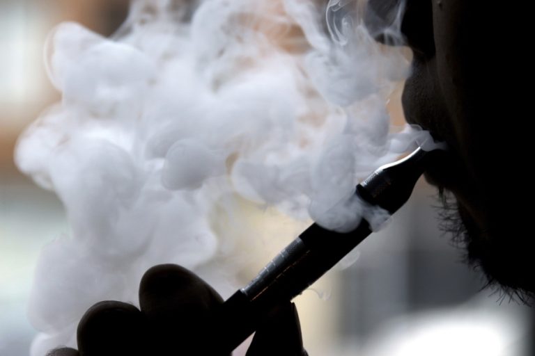 One in ten young adults vapes every day