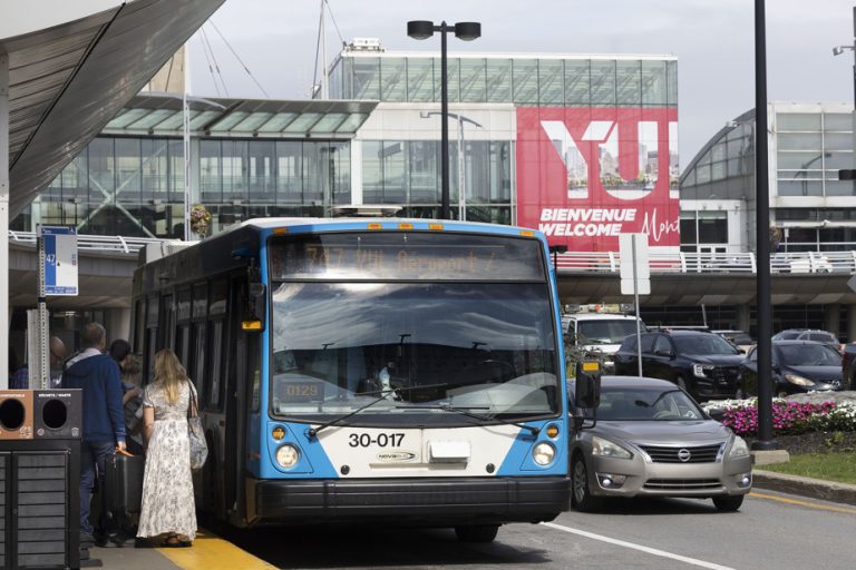 Queues at the airport |  Bus line 747 is overloaded