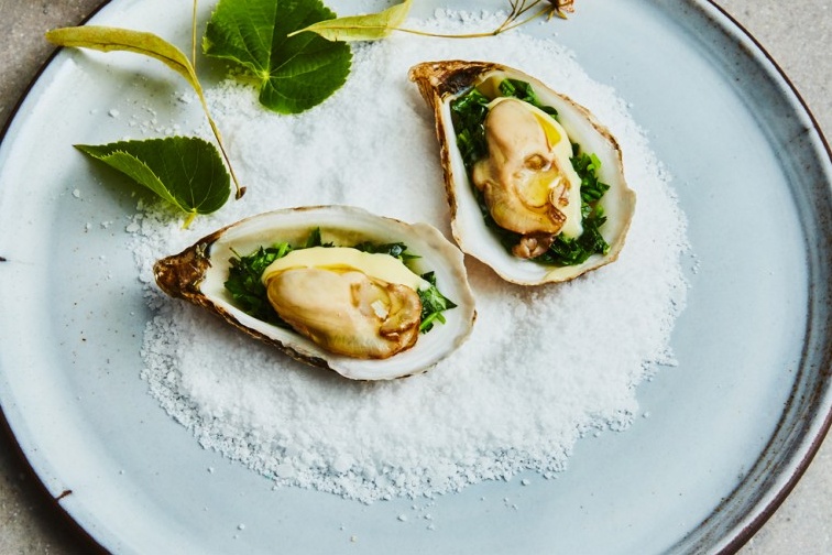 Recipe of the week |  Warm oysters with lime blossom and cannabis watercress… or not