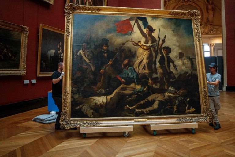 Restoration of the work |  Delacroix’s Liberty Leading the People leaves the Louvre