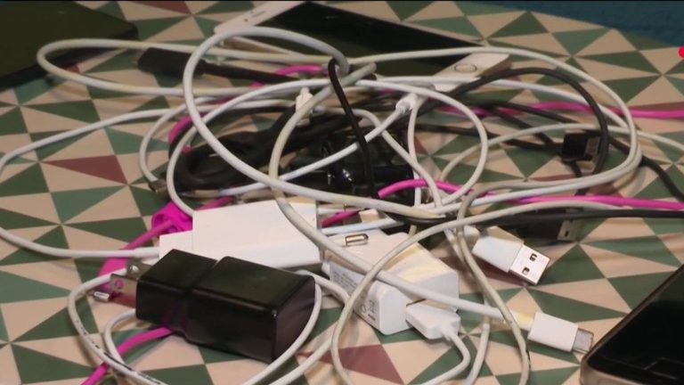 Smartphones: finally a universal charger