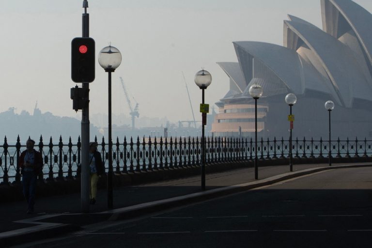 Smoke blankets Sydney ahead of intense fire season