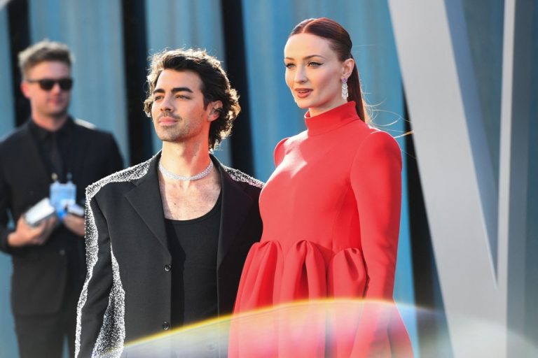 Sophie Turner sues Joe Jonas for custody of her children