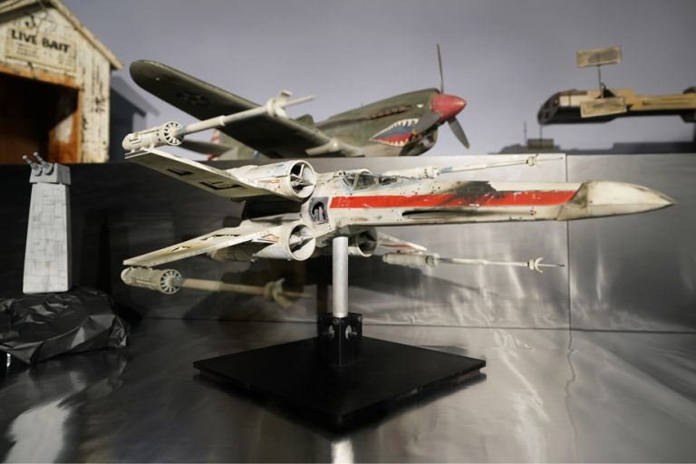 Star Wars |  The X-Wing model up for auction