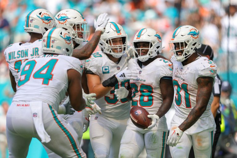 Sunday in the NFL |  The Dolphins score a total of 70 points, a record since 1966