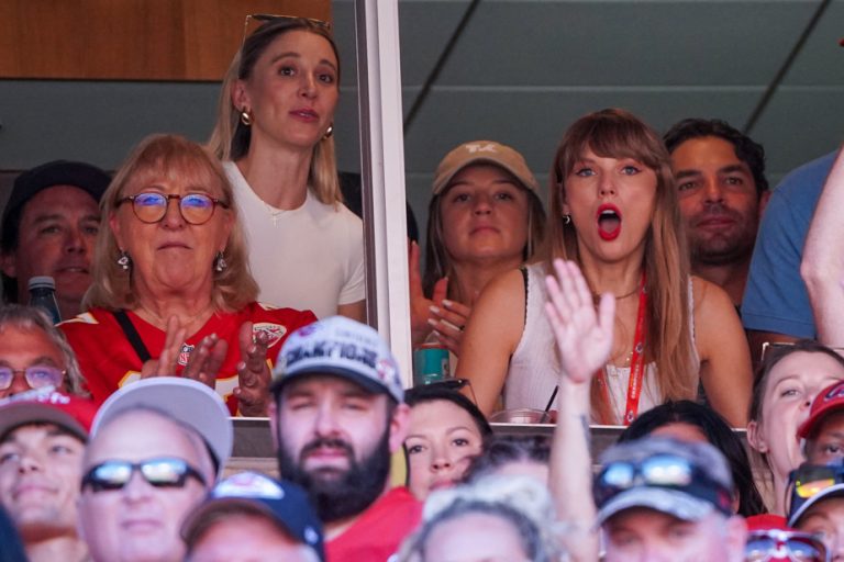 Taylor Swift in a relationship with footballer Travis Kelce?