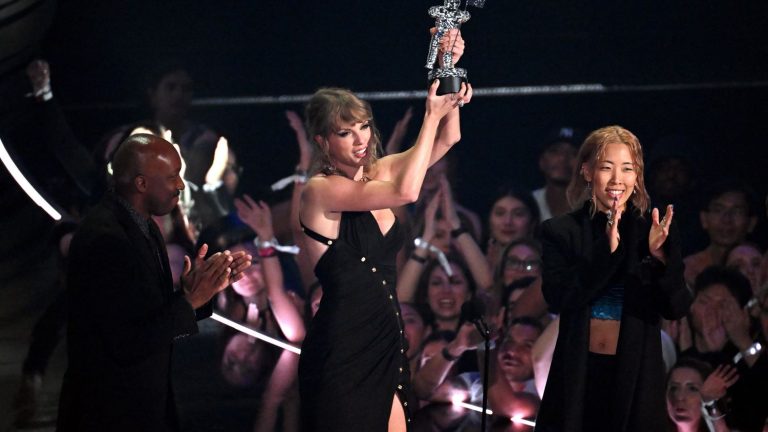 Taylor Swift with 9 awards and Shakira triumph at the MTV Video Music Awards