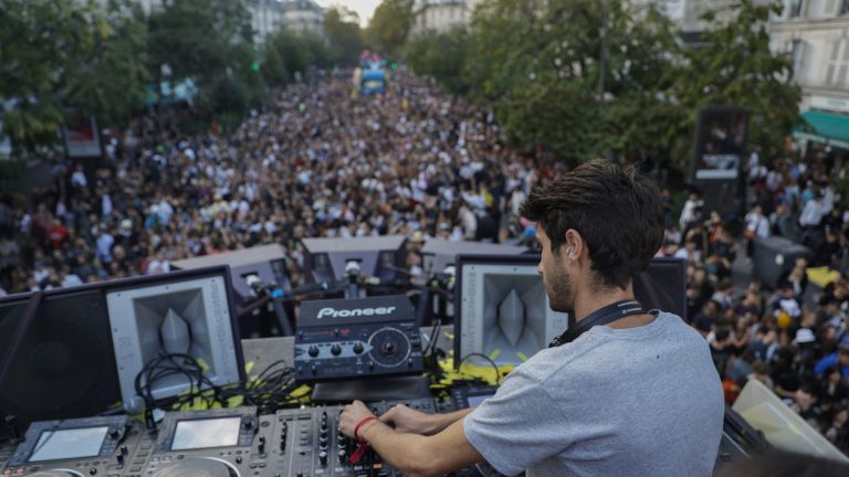 The Techno Parade celebrated its 25th anniversary with hundreds of thousands of people on Saturday in Paris