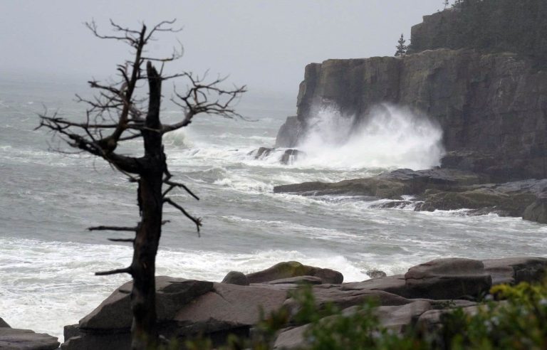 Thousands of homes without electricity in the Maritimes after the passage of “Lee”