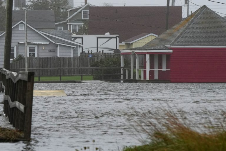 Thousands of outages caused by Lee, which is heading towards the Magdalen Islands