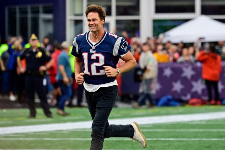 Tom Brady adored in Foxborough as the Patriots season began