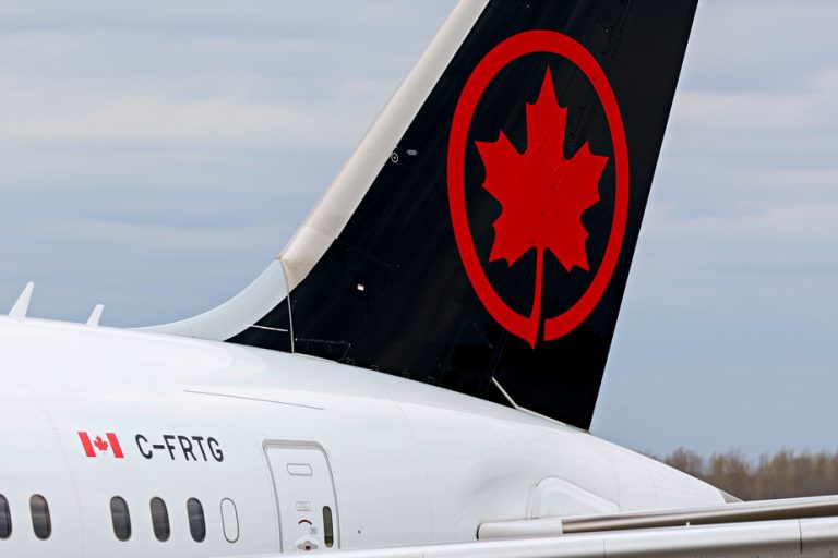 Toronto Pearson Airport |  Air Canada pilots picket