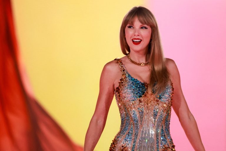 United States |  Media group seeks journalist to exclusively cover Taylor Swift