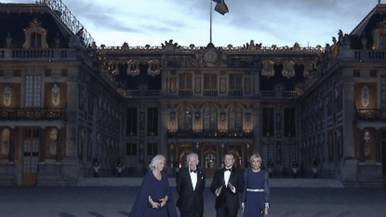 a look back at the splendor of the royal dinner at Versailles