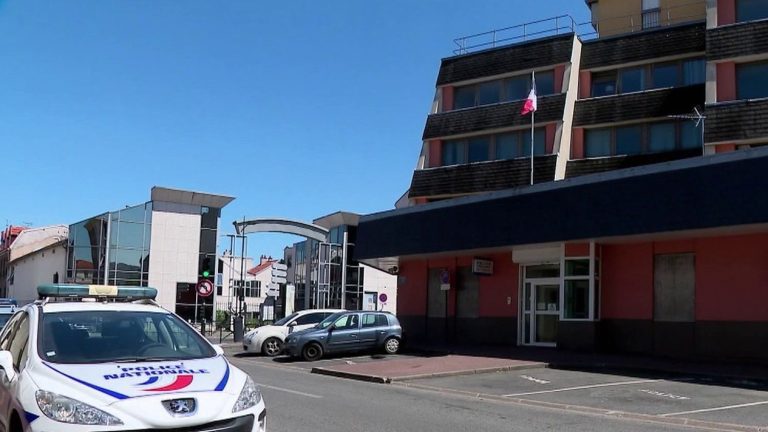 a schoolboy arrested in the middle of class in Val-de-Marne