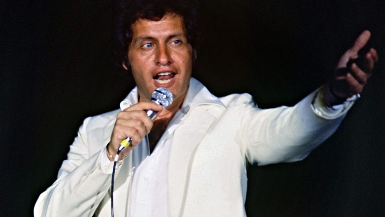 how the song “Dans les yeux d’Émilie” by Joe Dassin became the anthem of the World Cup