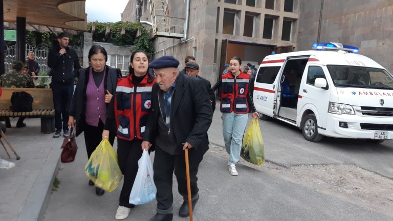 in Armenia, the first refugees from Nagorno-Karabakh recount the hell of their flight