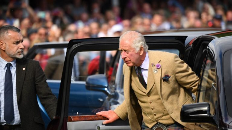 Transition, “wink” and “warm relationship”… These symbols around the visit of King Charles III to France