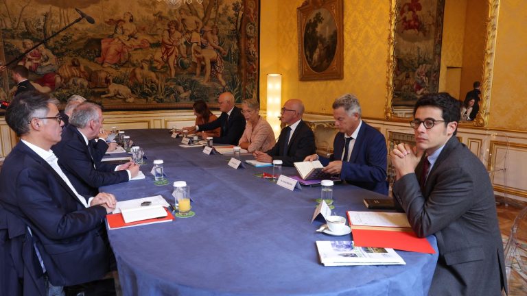 party leaders gathered in Matignon, the left already says it is disappointed