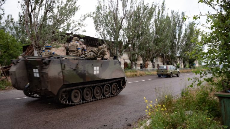 the Russian army shows “first signs of exhaustion” on the southern front, says a Ukrainian journalist