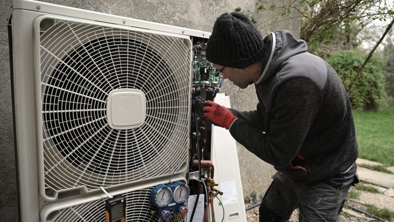 the government is banking on heat pumps, without banning gas boilers