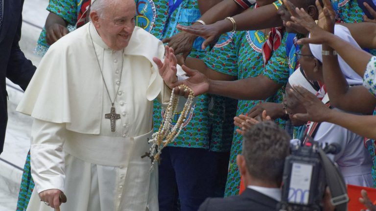 the pope “is the only head of state who speaks strongly on this subject”, welcomes SOS Méditerranée