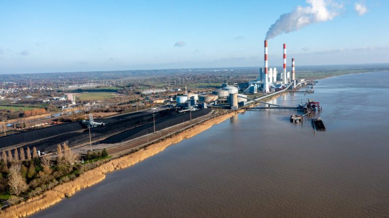 what impact with the closure of the last two French coal power plants by 2027?