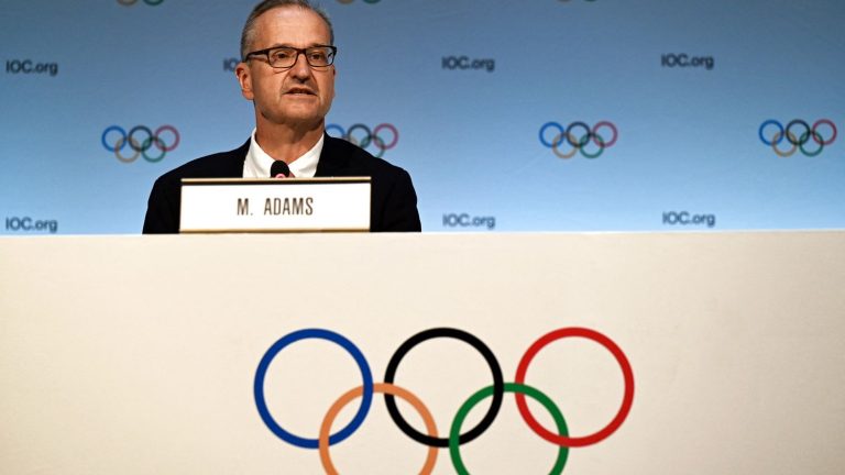 the International Olympic Committee suspends the Russian Olympic Committee