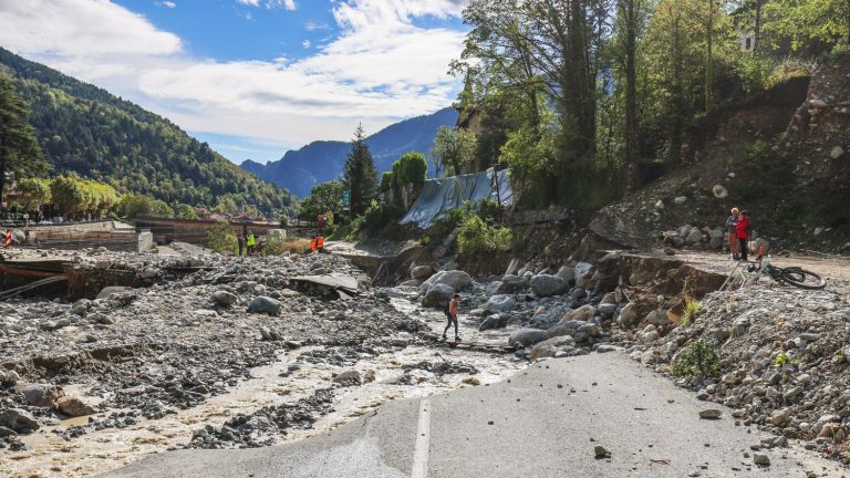 2.5 tonnes of food transported by helicopter to the town of Venanson