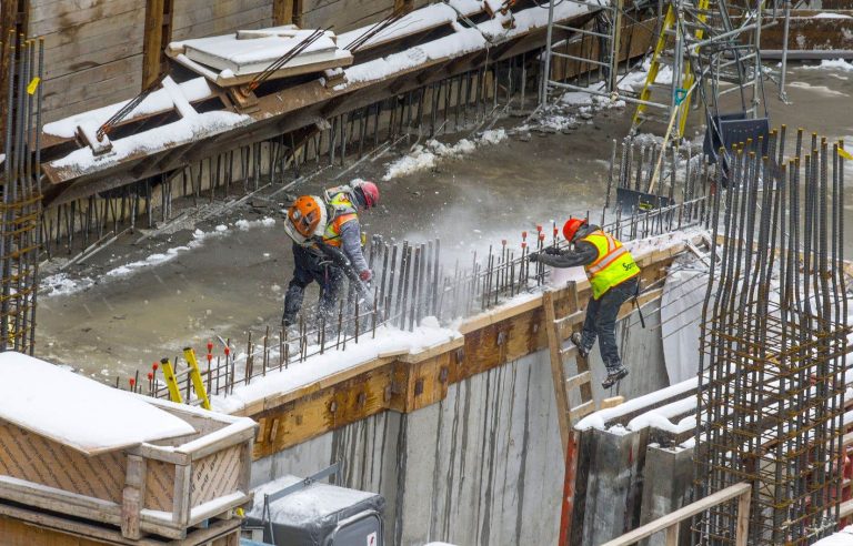 After the shortage of attendants, Quebec tackles that of construction workers