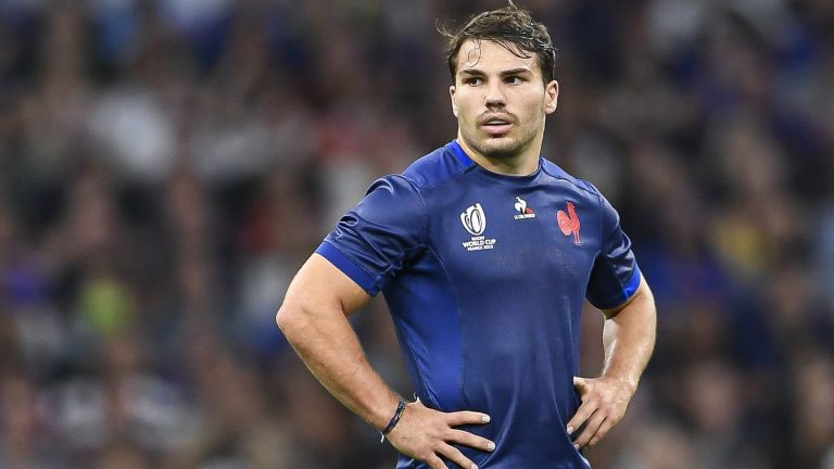 Antoine Dupont resumed training on the sidelines of the French XV in Aix-en-Provence