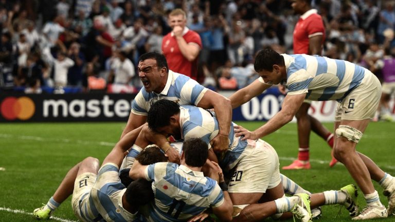 Argentina overthrow Wales to reach semi-finals