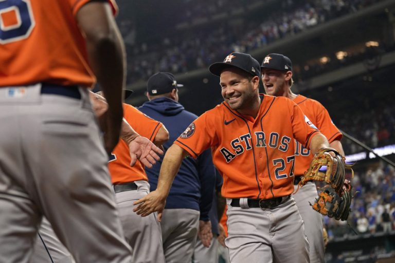 Astros topple Rangers