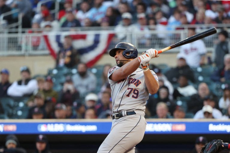 Astros win 9-1 against Twins to take series lead