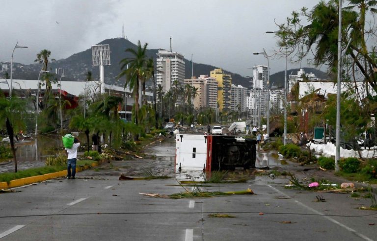 At least 27 dead after Hurricane “Otis” hits Acapulco