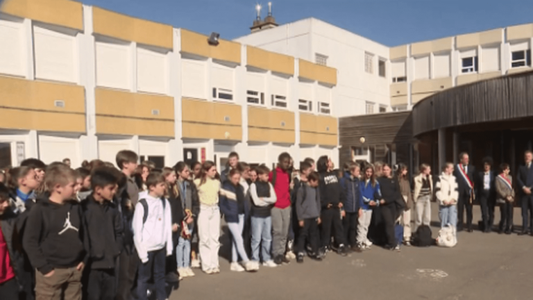 Attack in Arras: teachers and students pay tribute to Dominique Bernard