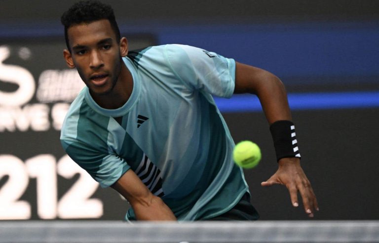 Auger-Aliassime advances to semi-final in Basel