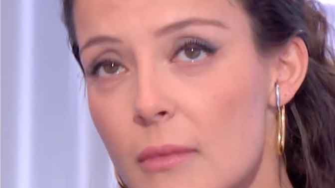 Camille Lellouche bursts into tears while talking about her daughter live on television