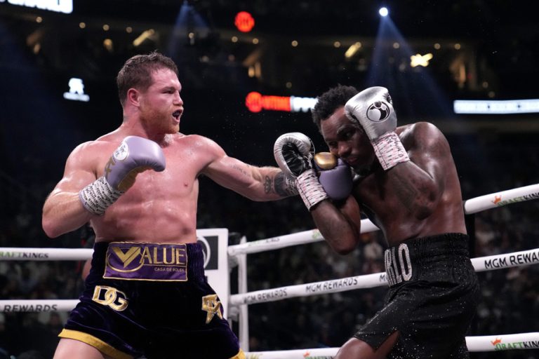 Canelo Alvarez remains the undisputed super middleweight champion