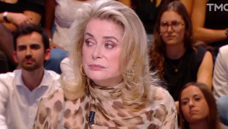 Catherine Deneuve and Jean-Michel Apathy create discomfort live on the set of “Quotidien”