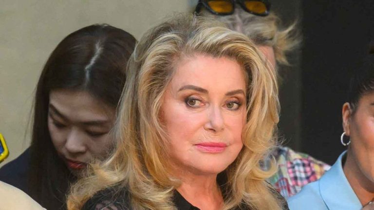 Catherine Deneuve “unfriendly” with the makeup artists or set technicians?  A famous journalist confides