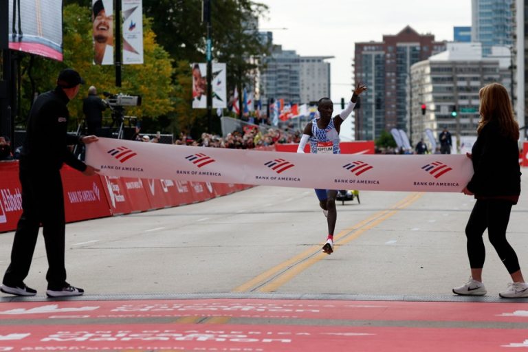 Chicago Marathon |  New world record for Kenyan Kelvin Kiptum