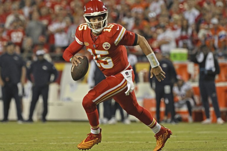 Chiefs defeat Broncos 19-8