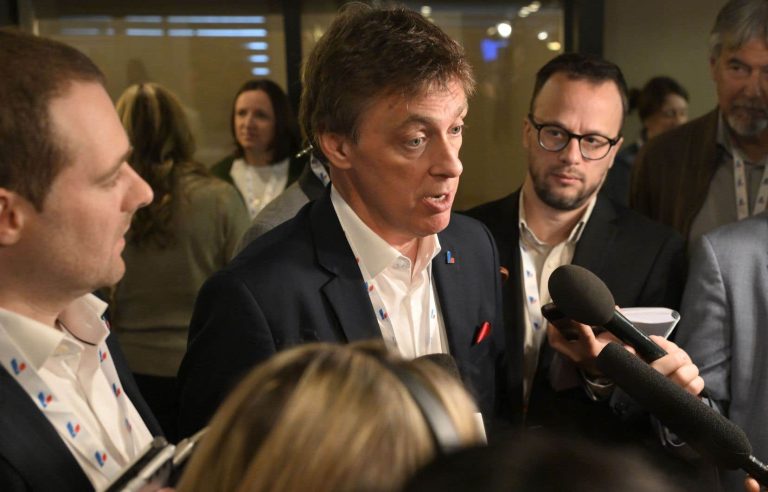 Dissatisfied with the decisions of the PLQ, the president of the Laval council resigns