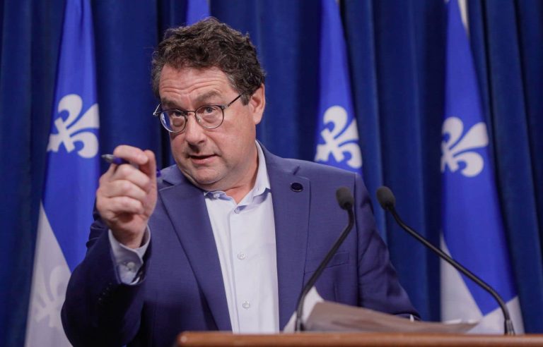 Drainville imposes compulsory courses to counter violence in schools